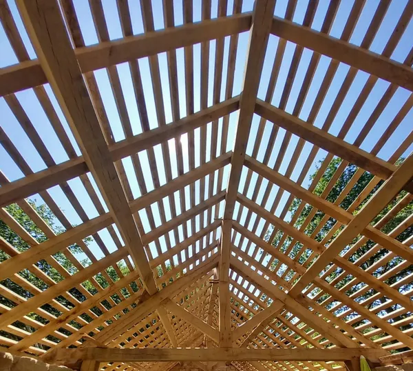 Travaux de charpente vus de l'intérieur